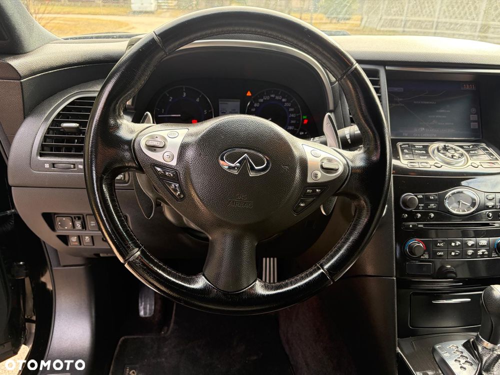 Infiniti QX70 - 15