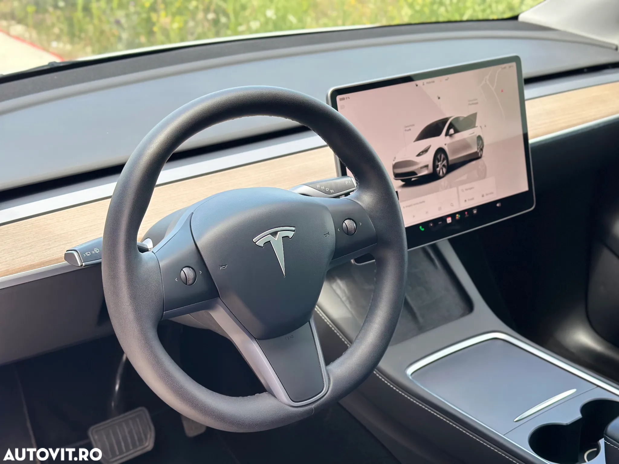 Tesla Model Y Long Range Dual Motor AWD - 13