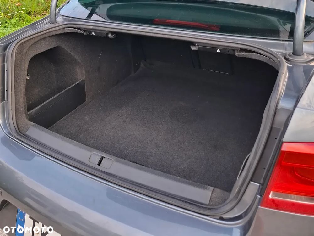 Volkswagen Passat - 18