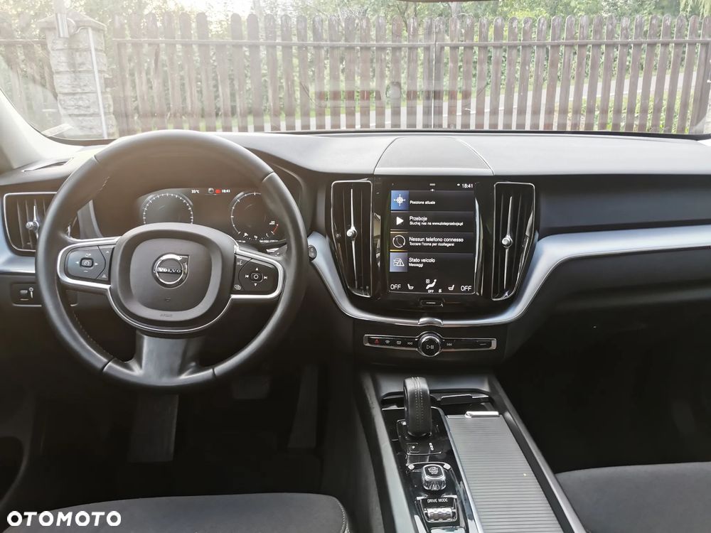 Volvo XC 60 B4 D AWD Geartronic Momentum Pro - 17