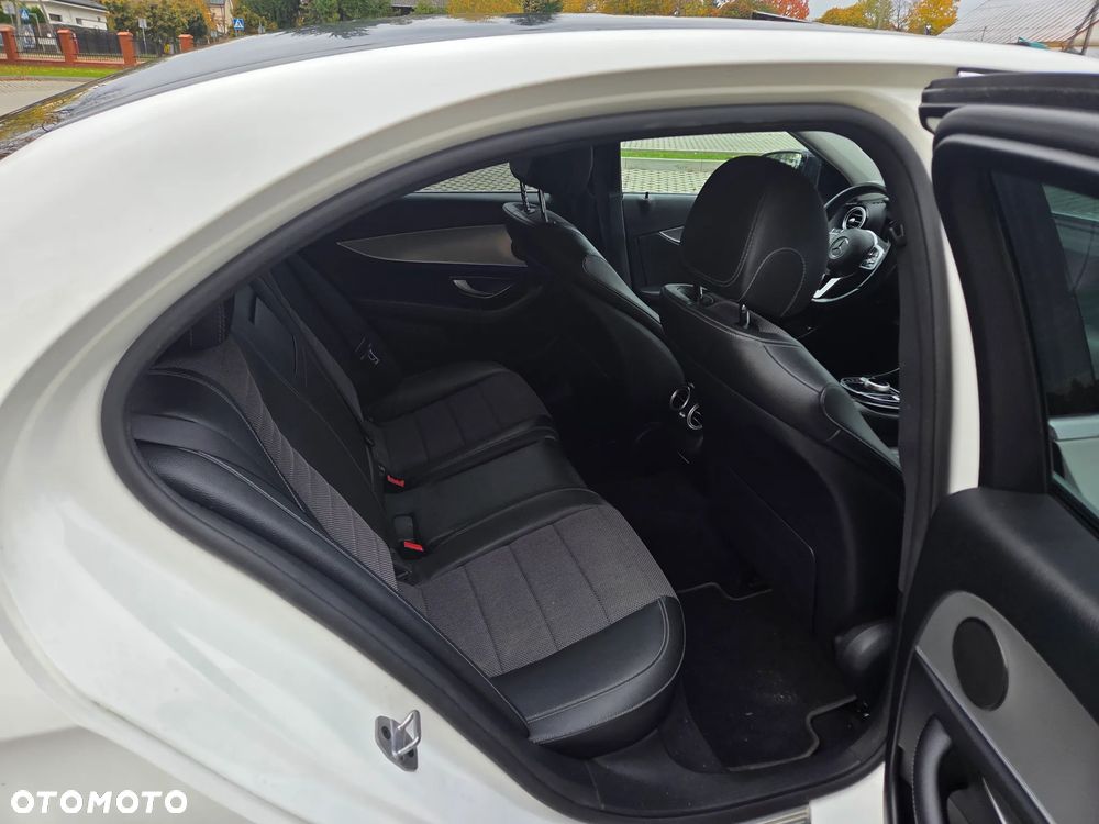 Mercedes-Benz Klasa E 200 d 9G-TRONIC - 22