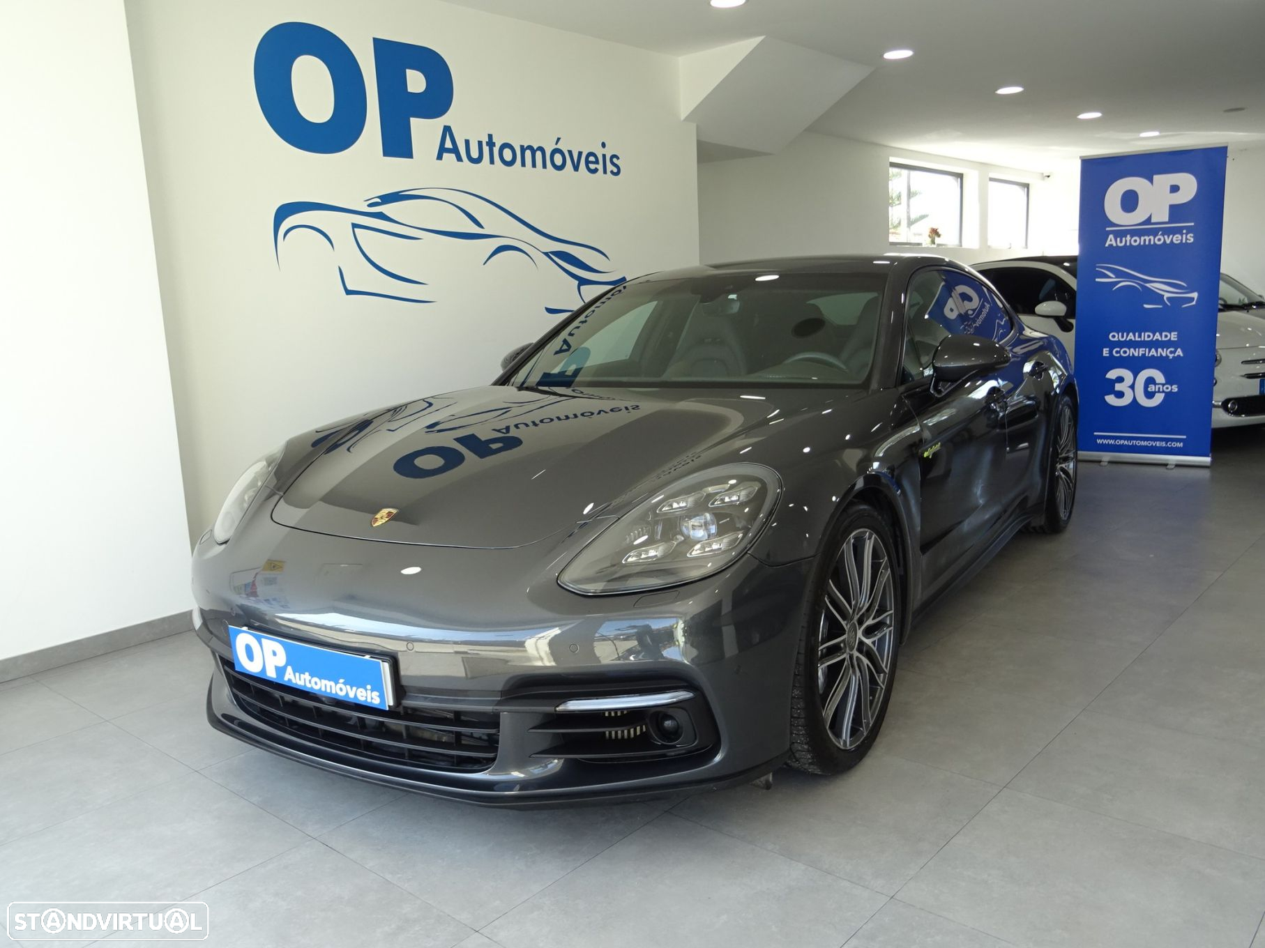 Porsche Panamera 4 E-Hybrid Executive - 2
