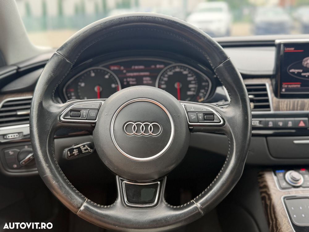 Audi A8 - 8