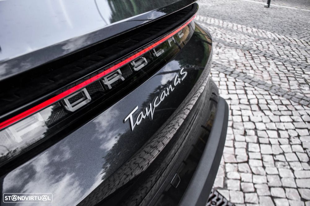 Porsche Taycan 4S - 13
