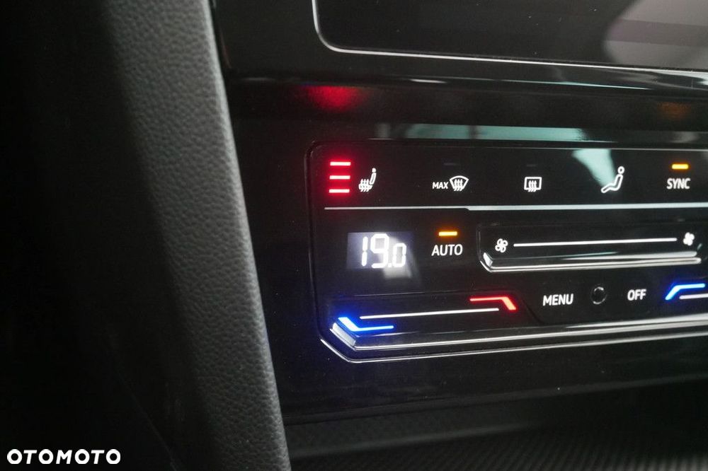 Volkswagen Passat Variant 2.0 TSI Elegance DSG - 27