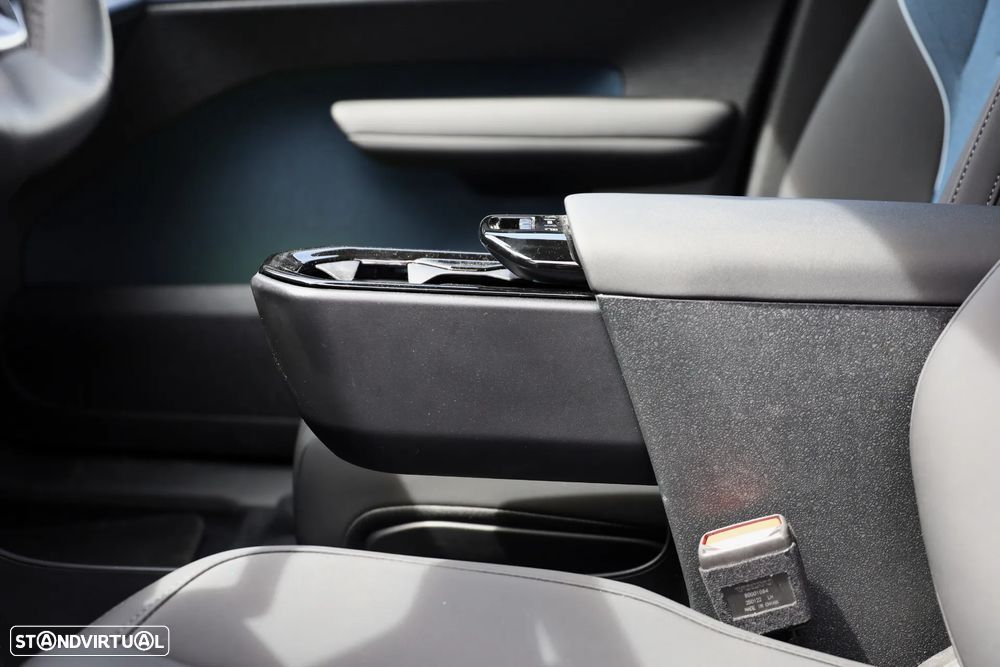 Volvo EX30 Single Motor Extended Range RWD Plus - 13