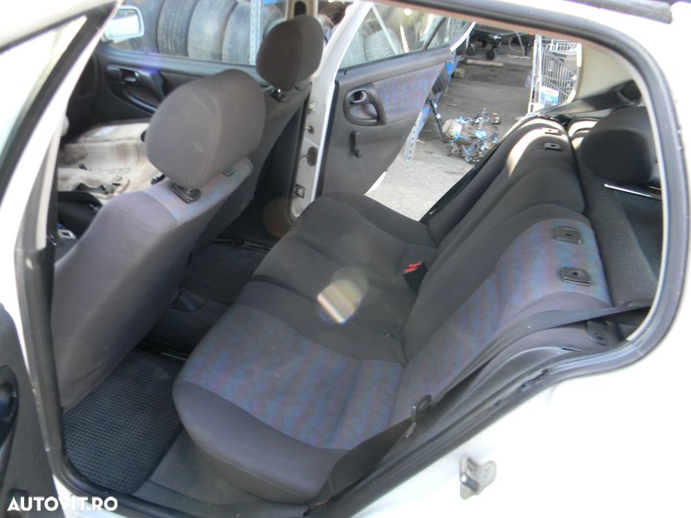 Dezmembrari  VW POLO (6N1)  1994  > 1999 60 1.4 Benzina - 13