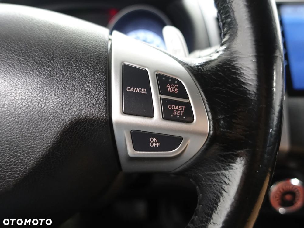 Mitsubishi Outlander - 34