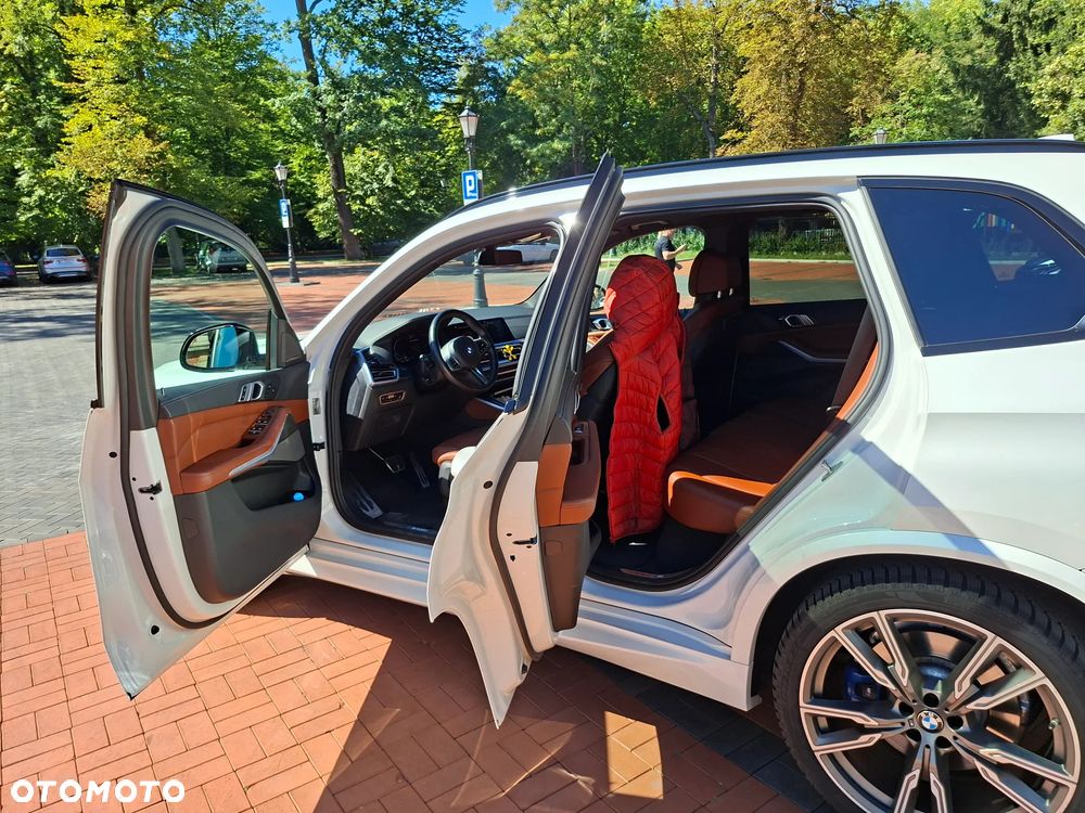 BMW X5 M50i - 10