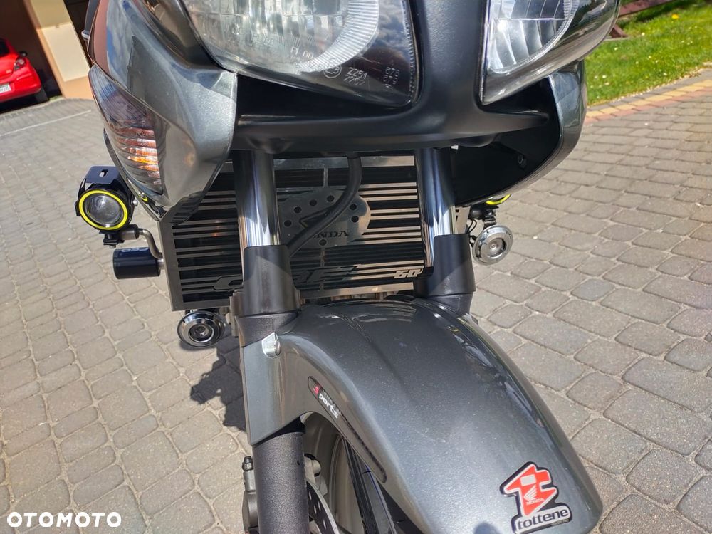 Honda CBF - 8
