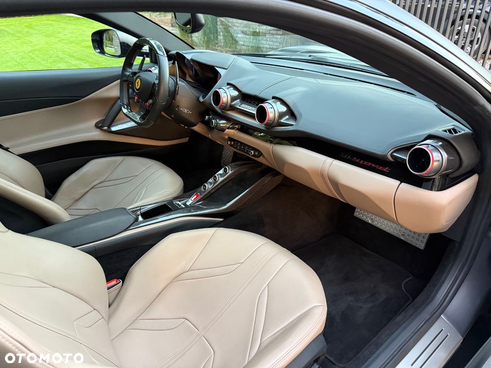 Ferrari 812 Superfast - 13