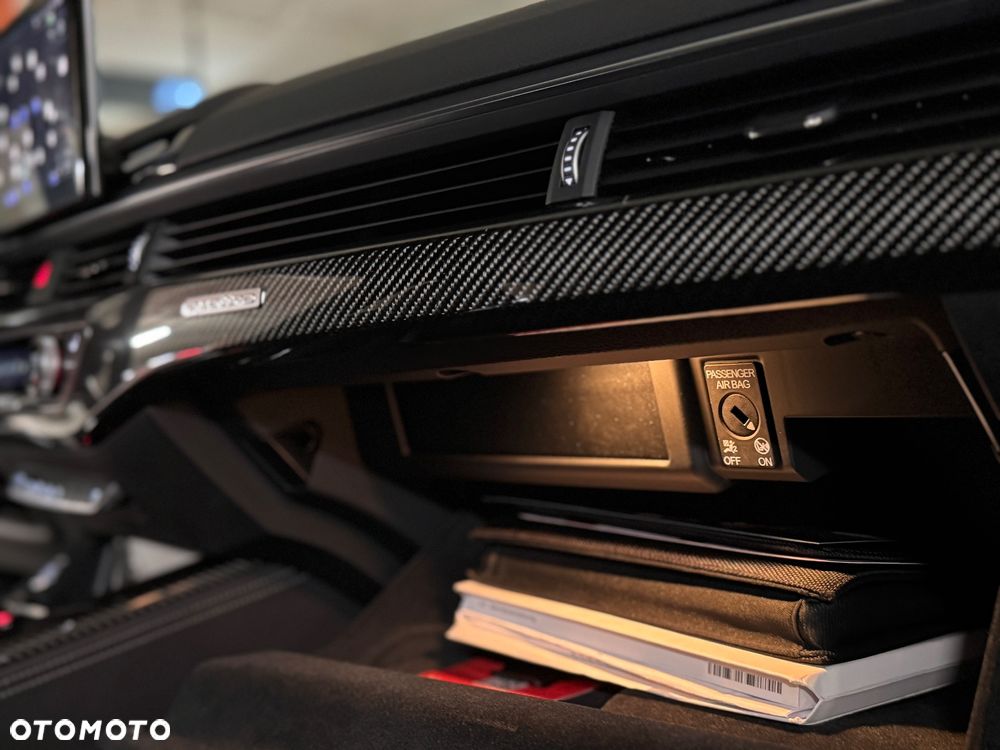 Audi A4 Avant 40 TDI quattro S tronic S line - 32