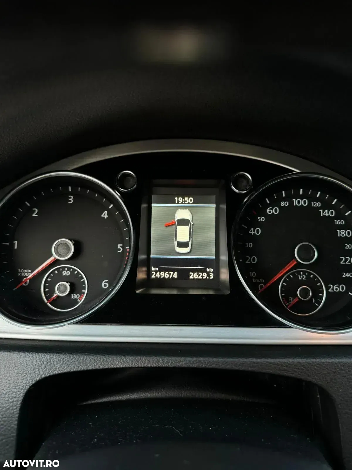 Volkswagen Passat Variant 2.0 TDI Blue TDI Highline - 11