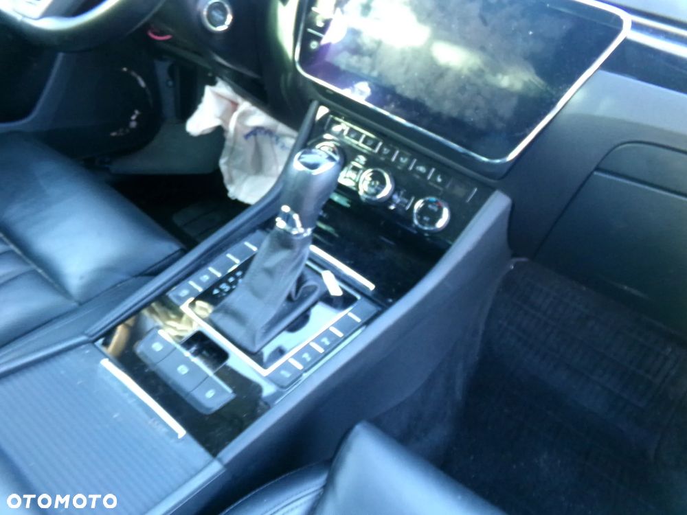 Skoda Superb 2.0 TDI L&K DSG7 - 11