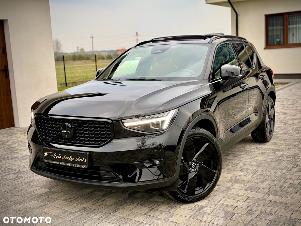 Volvo XC 40 B3 B DKG Ultra Black Edition - 1