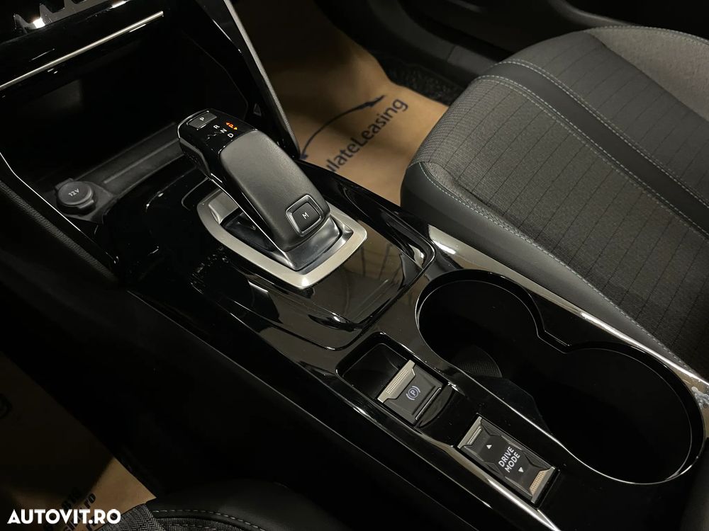 Peugeot 2008 1.5 BlueHDI 130 S&S EAT8 Allure - 24