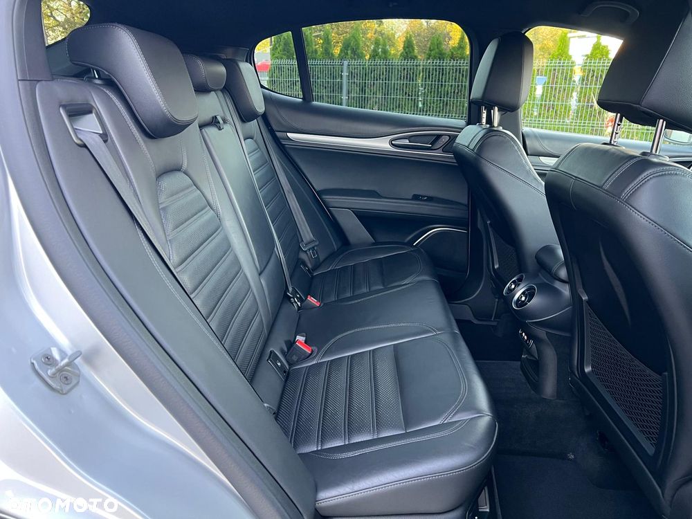 Alfa Romeo Stelvio 2.0 Turbo 16V AT8-Q4 Veloce - 33