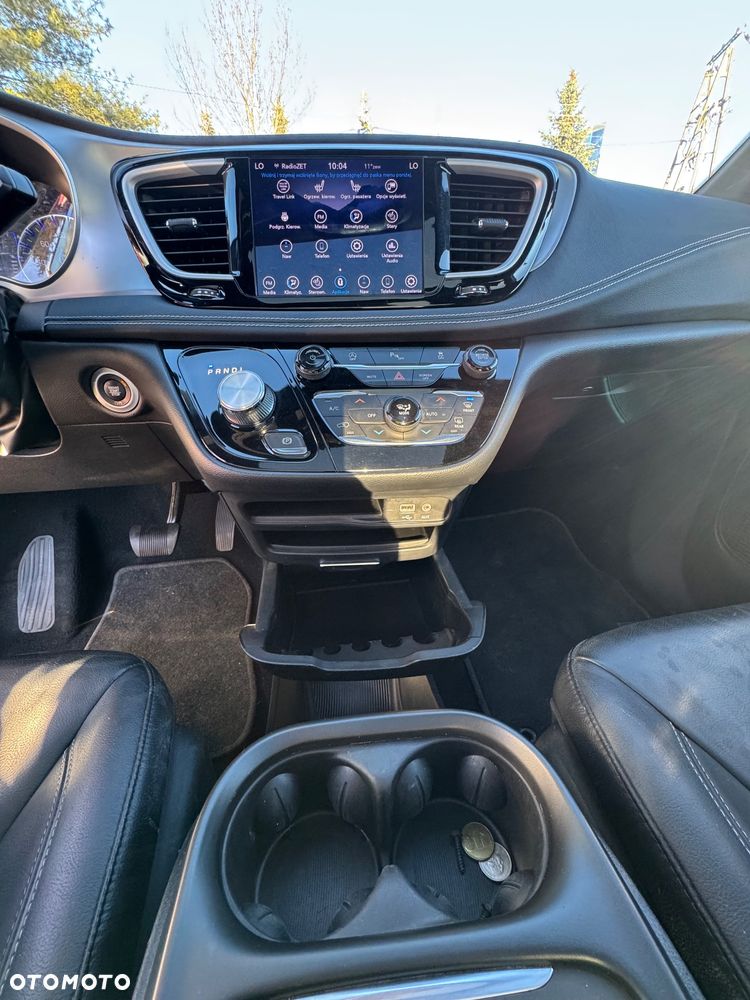 Chrysler Pacifica - 12