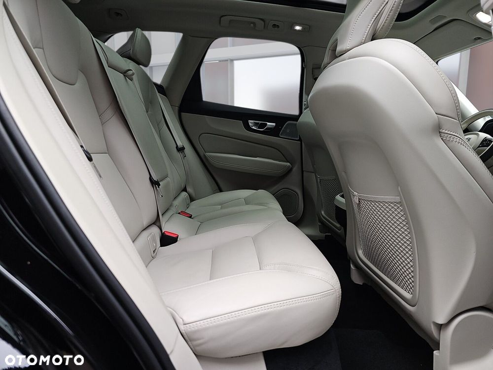 Volvo XC 60 B5 B AWD Inscription - 28