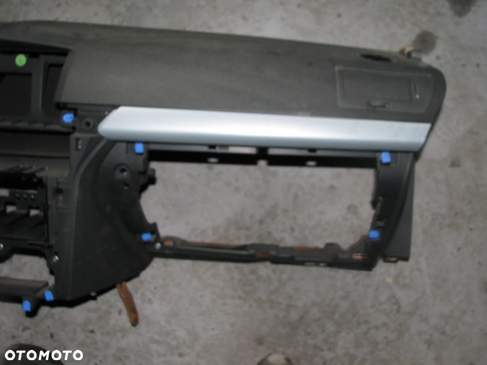 DESKA ROZDZIELCZA KONSOLA KOKPIT OPEL ASTRA III H EUROPA - 2