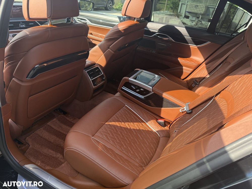 BMW Seria 7 745e - 25