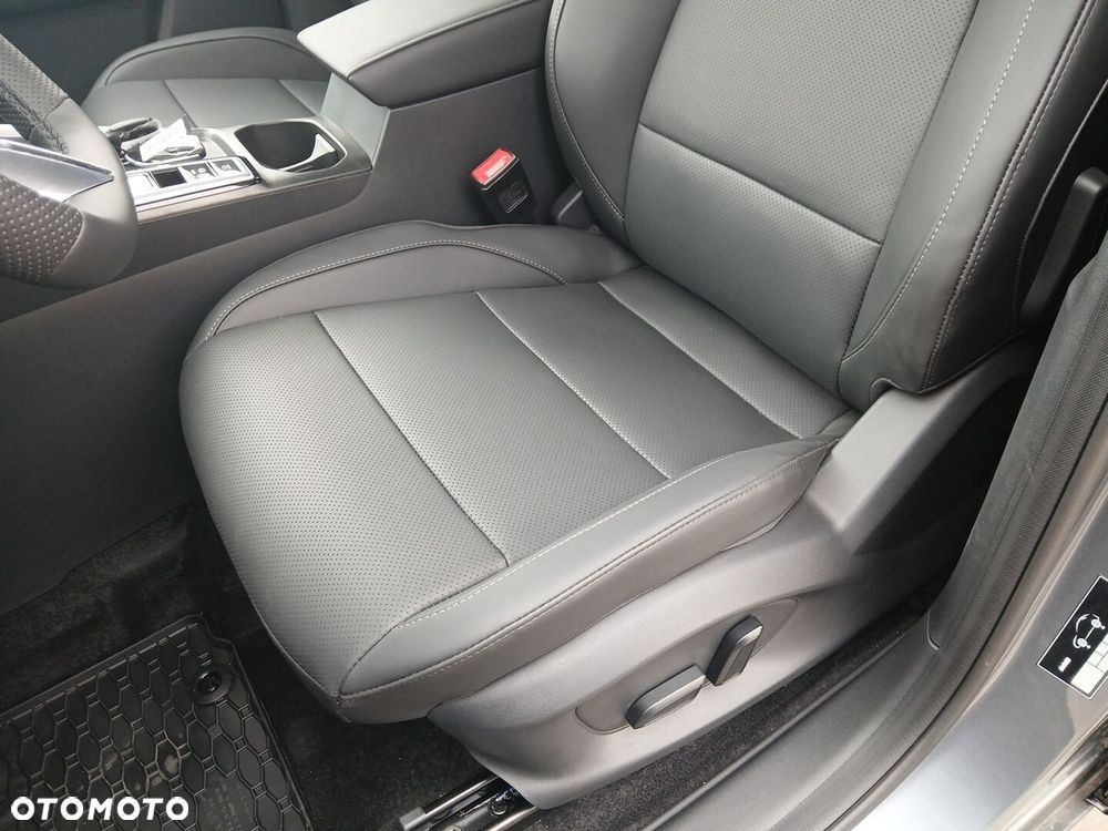 MG ZS Hybrid+ - 11