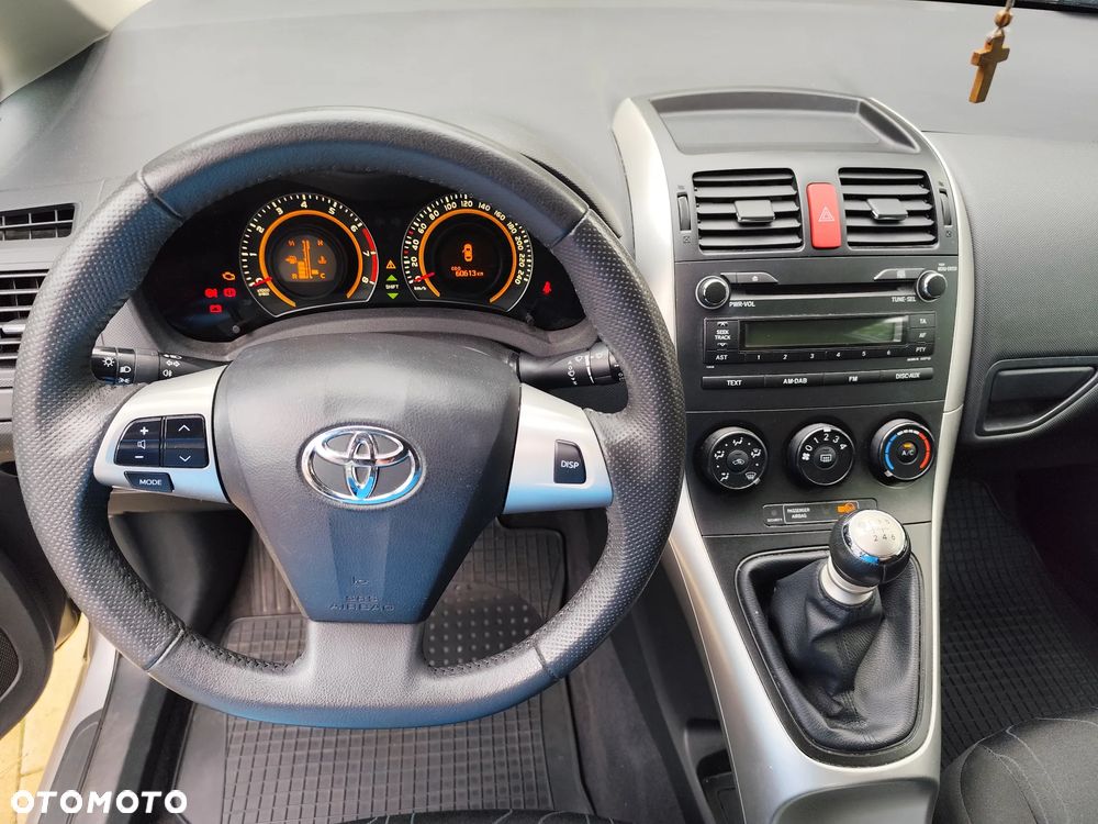 Toyota Auris - 15