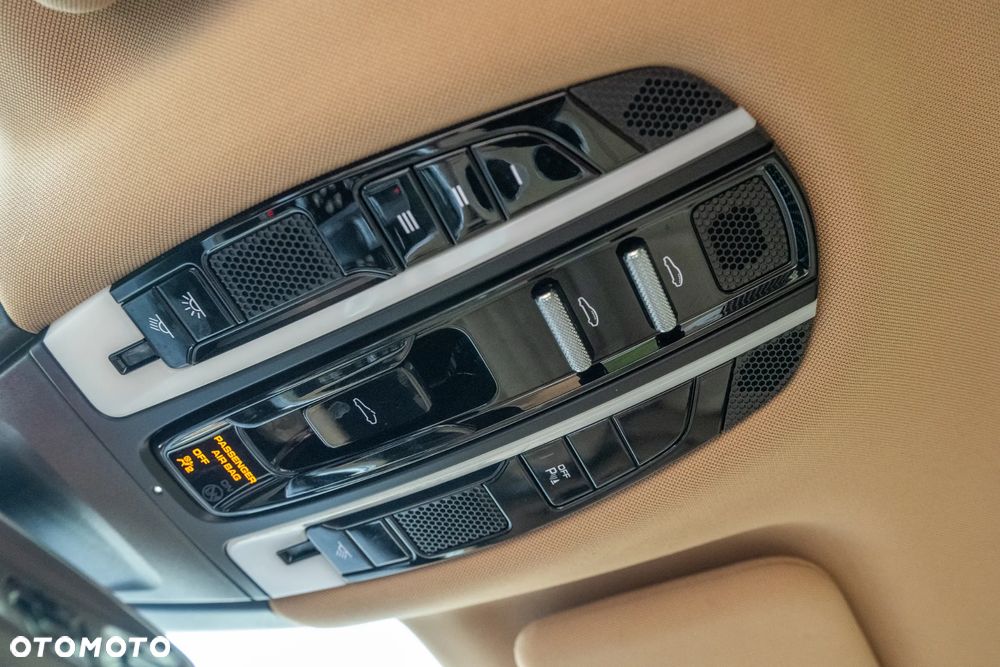 Porsche Panamera - 26