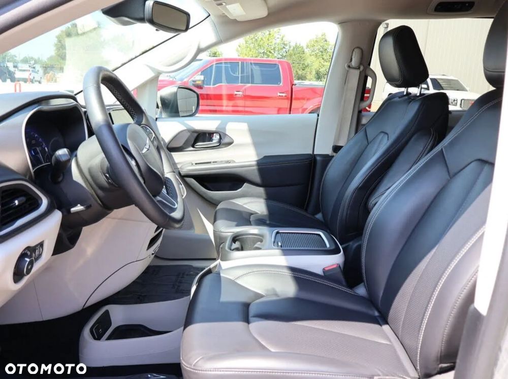 Chrysler Pacifica - 10