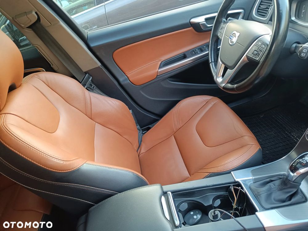 Volvo V60 Cross Country T5 AWD Summum - 14