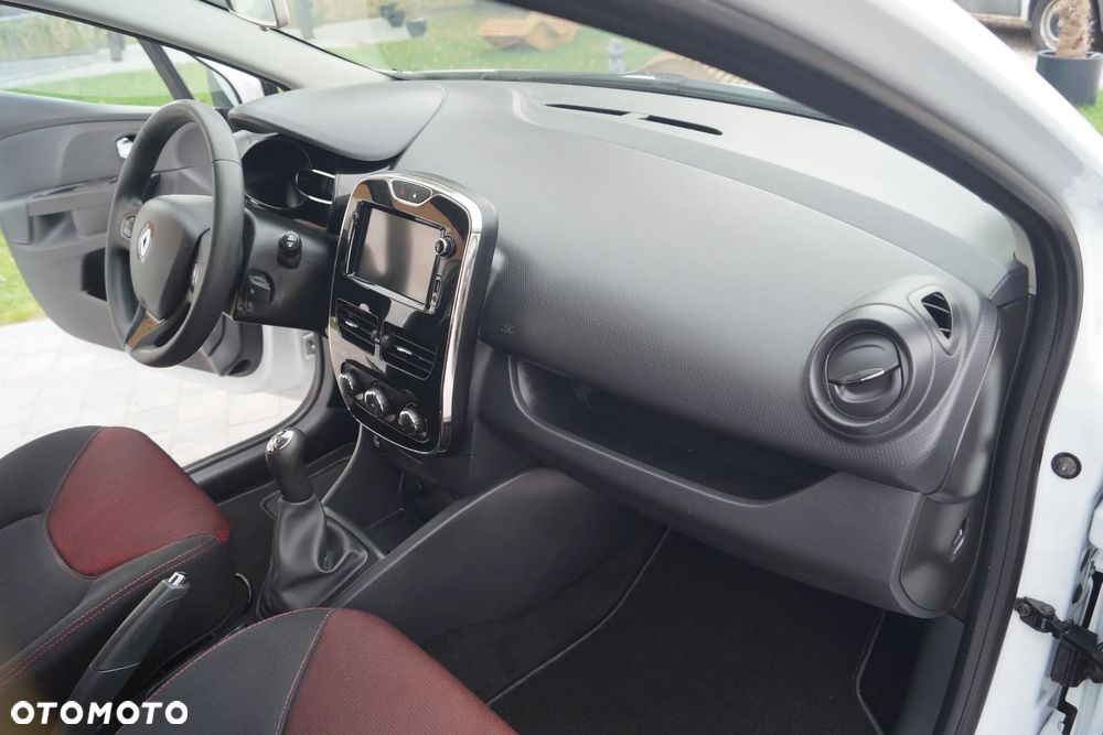 Renault Clio 1.2 16V 75 LIMITED - 10