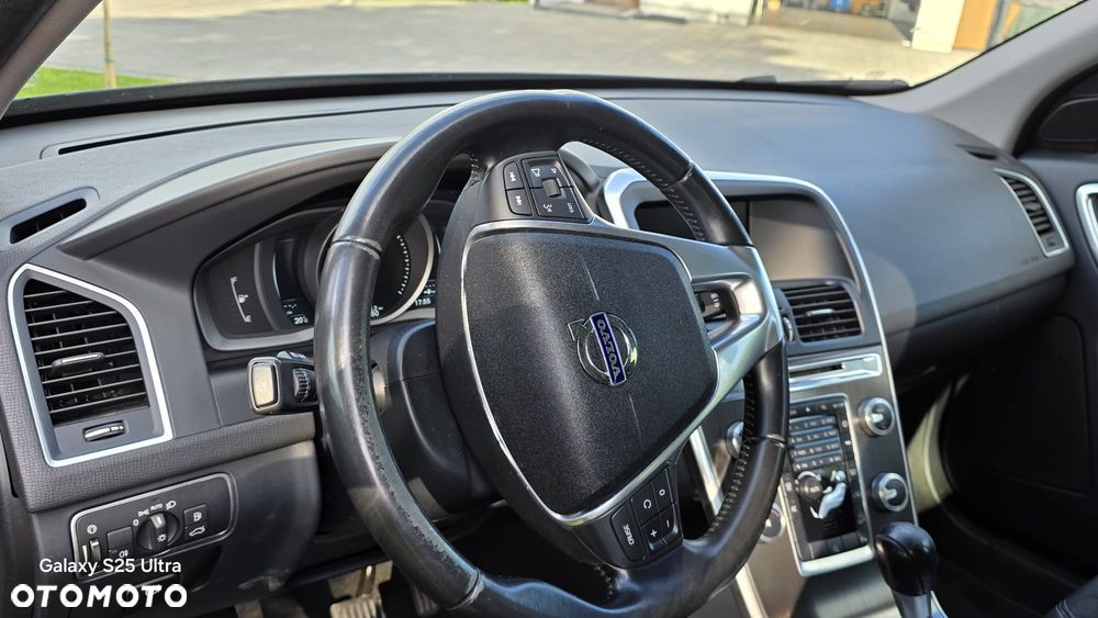 Volvo XC 60 D4 AWD Momentum - 8
