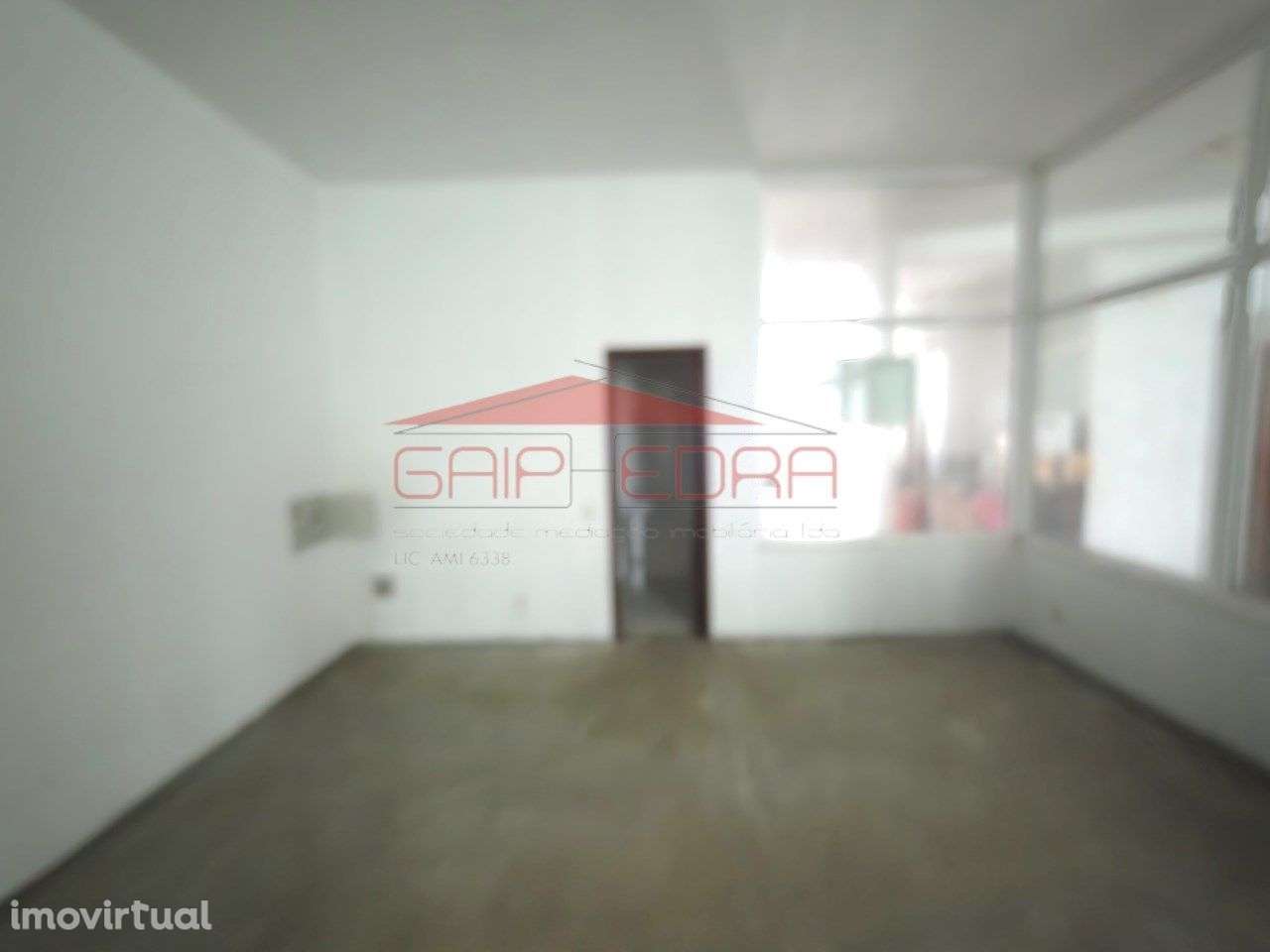 Lojas (temos 3) e garagens galeria comercial de Felgueiras - Grande imagem: 4/18