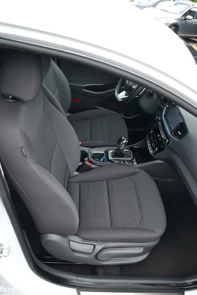 Hyundai IONIQ - 32