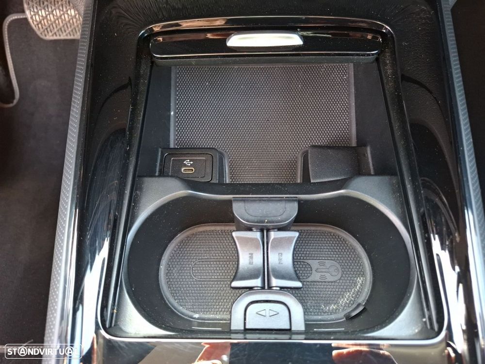 Mercedes-Benz GLB 180 d Progressive — fotografia 21
