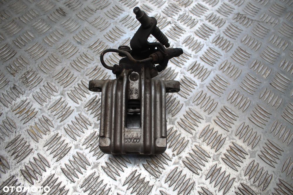 ZACISK LEWY TYŁ TYLNY VW GOLF V 1.6