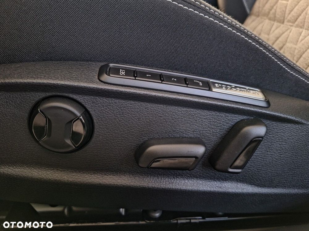 Volkswagen Passat Variant 2.0 TDI EVO Business DSG - 24