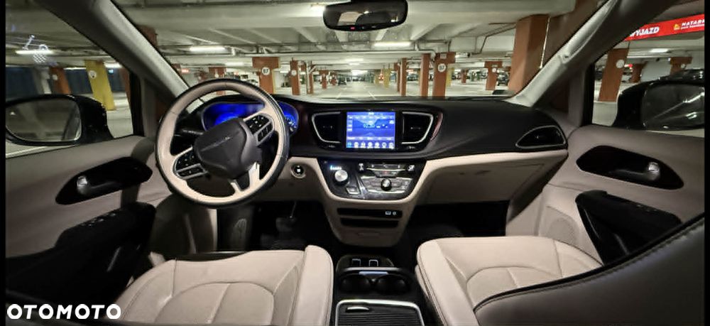 Chrysler Pacifica - 11