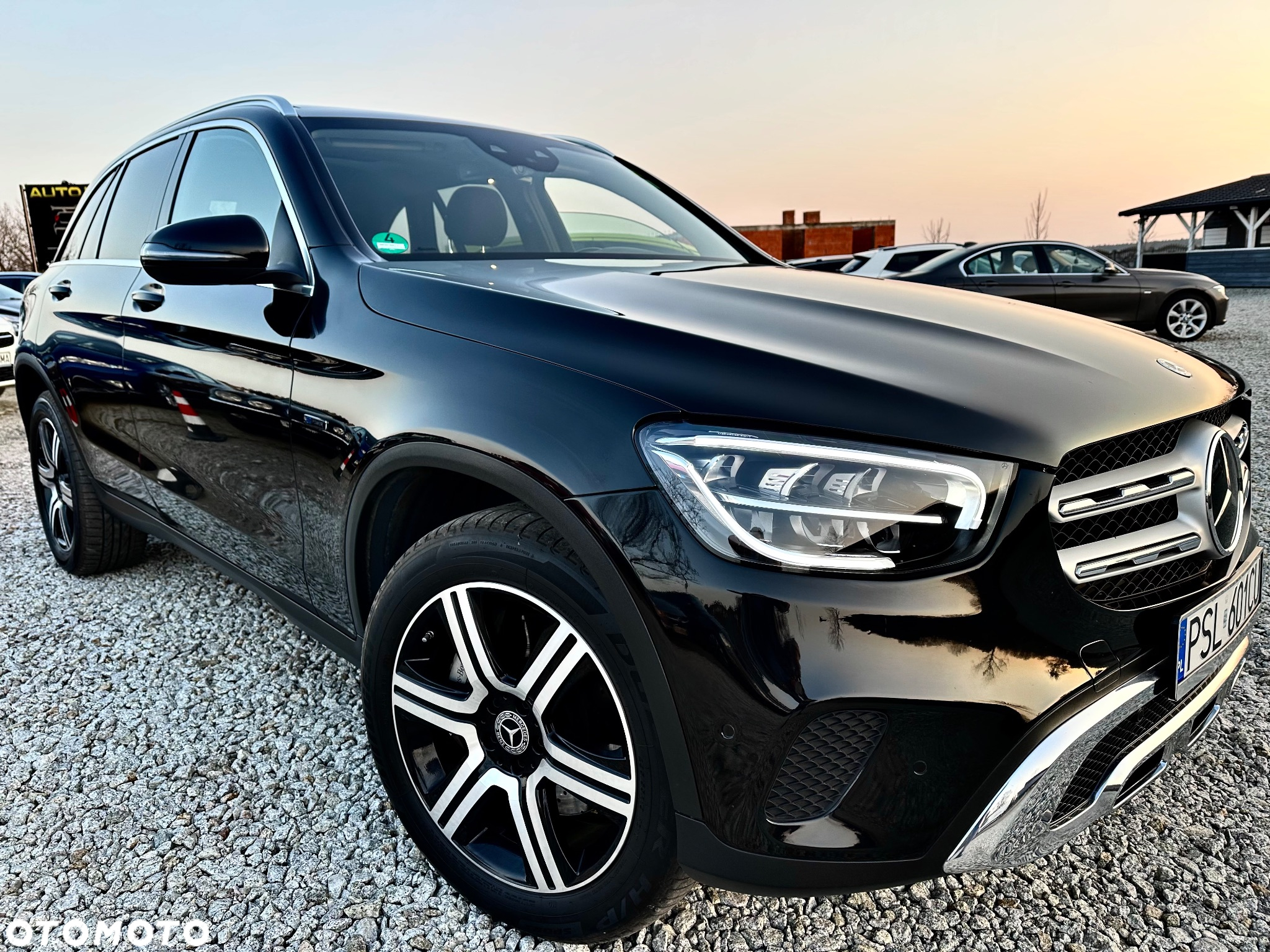 Mercedes-Benz GLC 300 e 4-Matic - 3