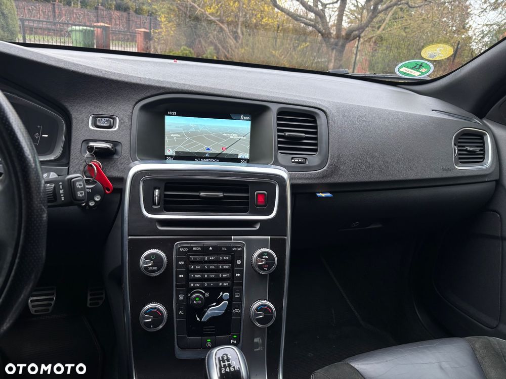 Volvo V60 D4 Drive-E R-Design Summum - 24