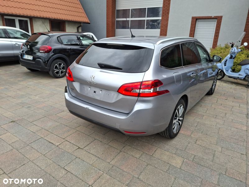 Peugeot 308 PureTech 130 GPF EAT8 Stop & Start Allure Business-Paket - 9