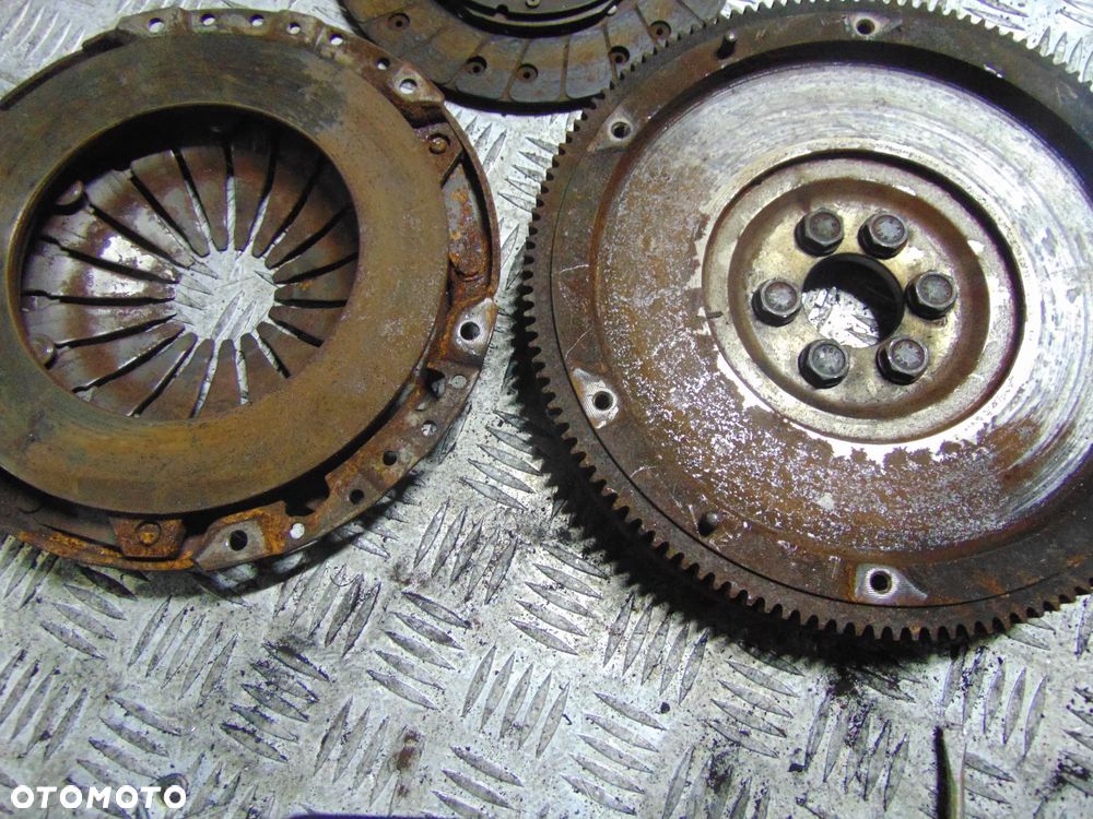 Sprzęgło t4 1,9 TD 068105271F komplet sztywne - 4