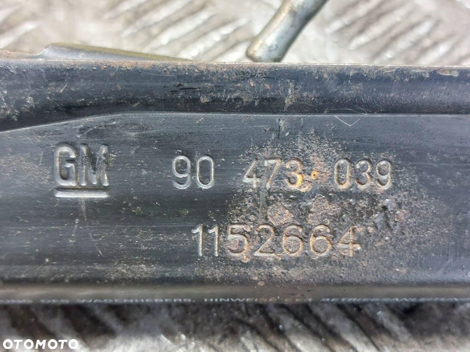 LEWAREK PODNOŚNIK SAMOCHODOWY + TRÓJKĄT 90473039 600KG - 2