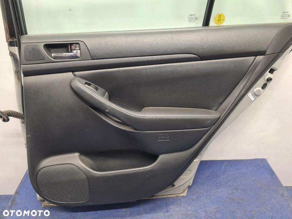 TOYOTA AVENSIS T25 DRZWI TYŁ PRAWE 1C0 - 10