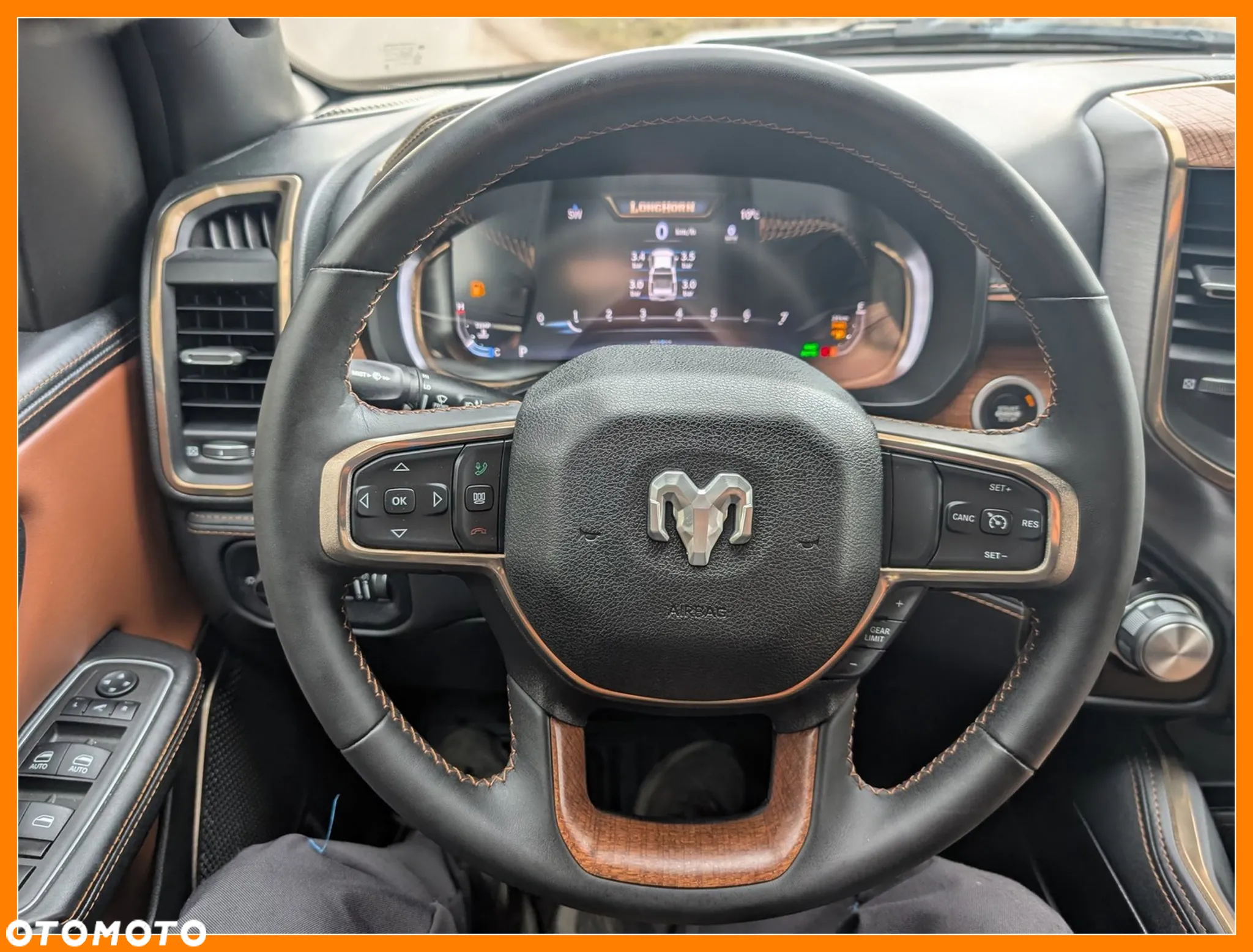 RAM 1500 Crew Cab Longhorn - 24