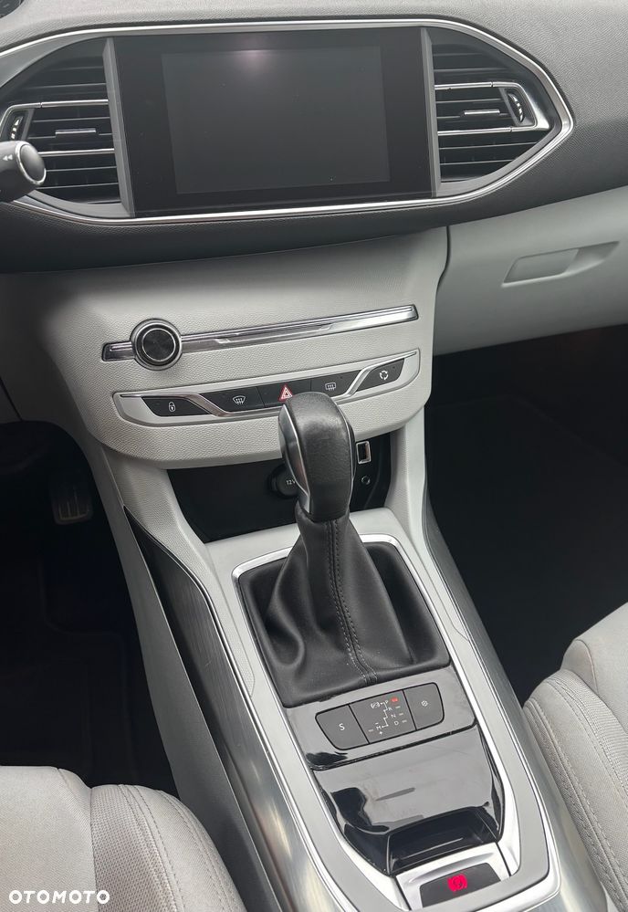 Peugeot 308 BlueHDi 150 EAT6 Stop & Start Allure - 17
