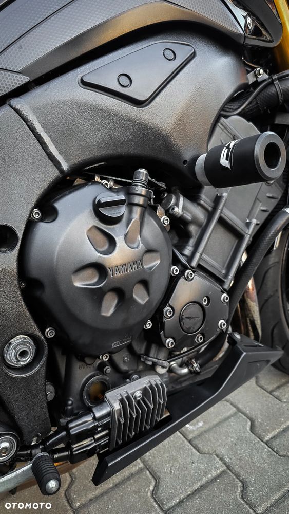 Yamaha FZ8 - 13