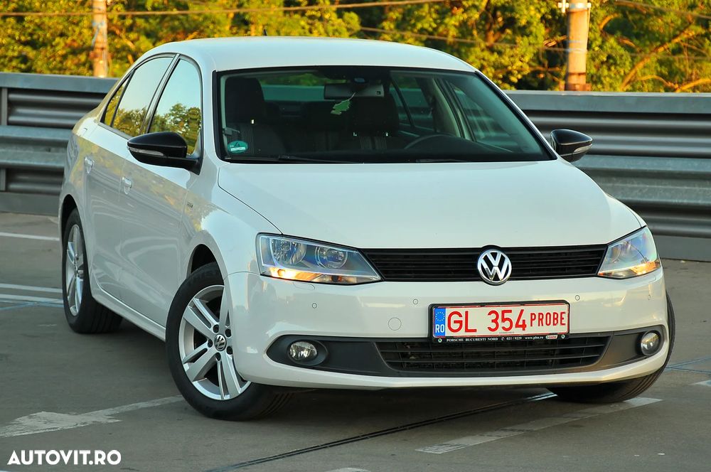 Volkswagen Jetta 1.4 TSI Sportline - 2