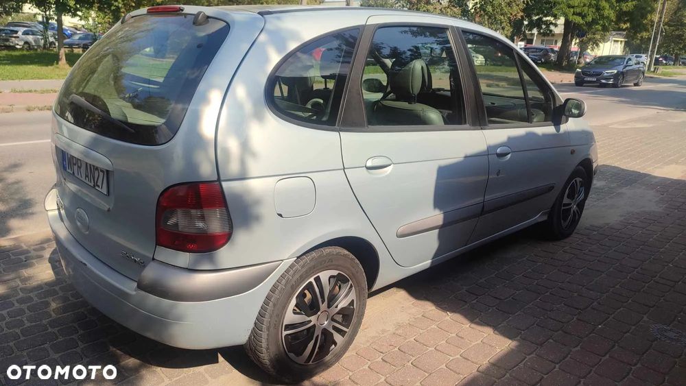 Renault Scenic - 1