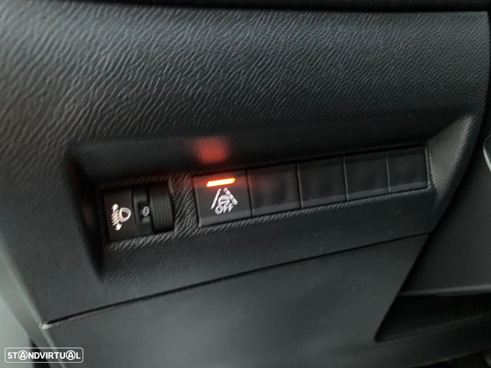 Peugeot 2008 1.5 BlueHDi Allure Pack - 23
